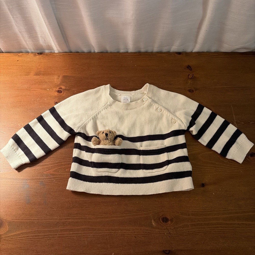 BABY‎ GAP BEIGE BEAR POCKET SWEATER SIZE 6-12 Months